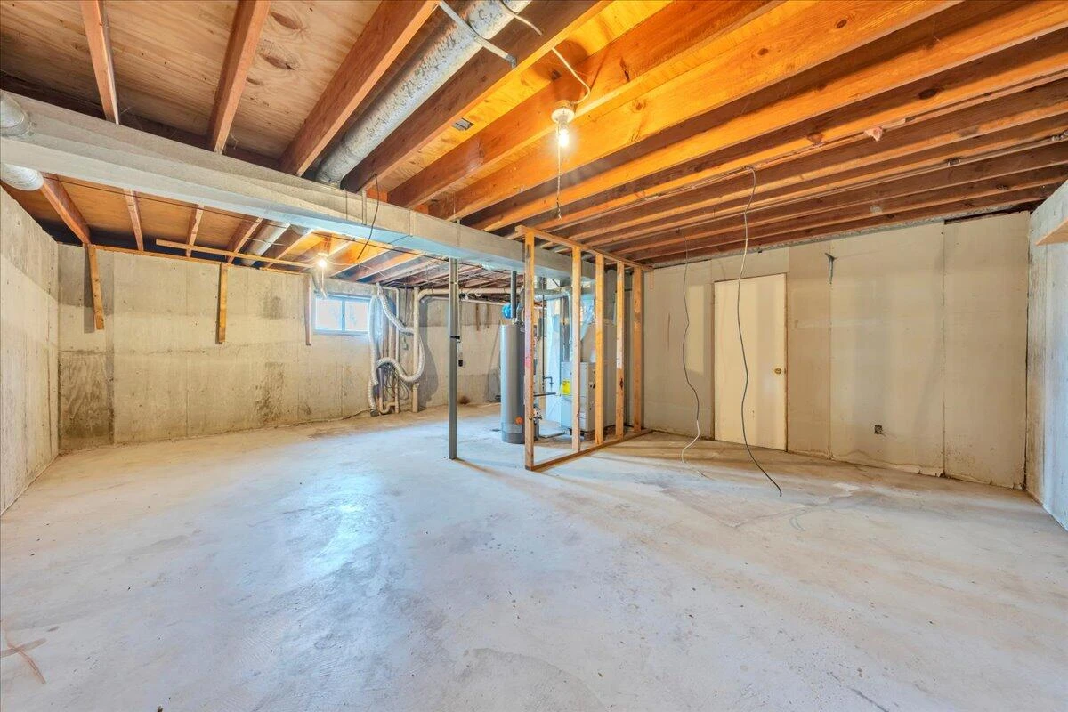 3440 Belle AVE NE - Photo 27