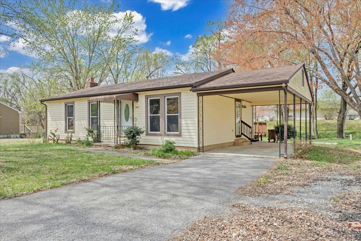 3440 Belle AVE NE - Photo 37