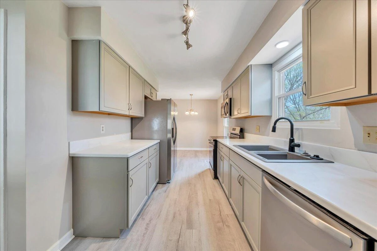 3440 Belle AVE NE - Photo 4