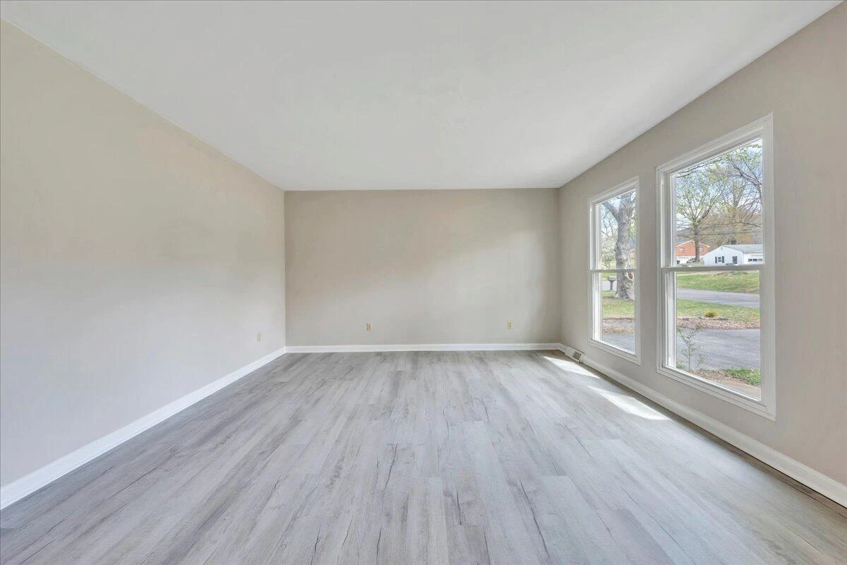 3440 Belle AVE NE - Photo 9