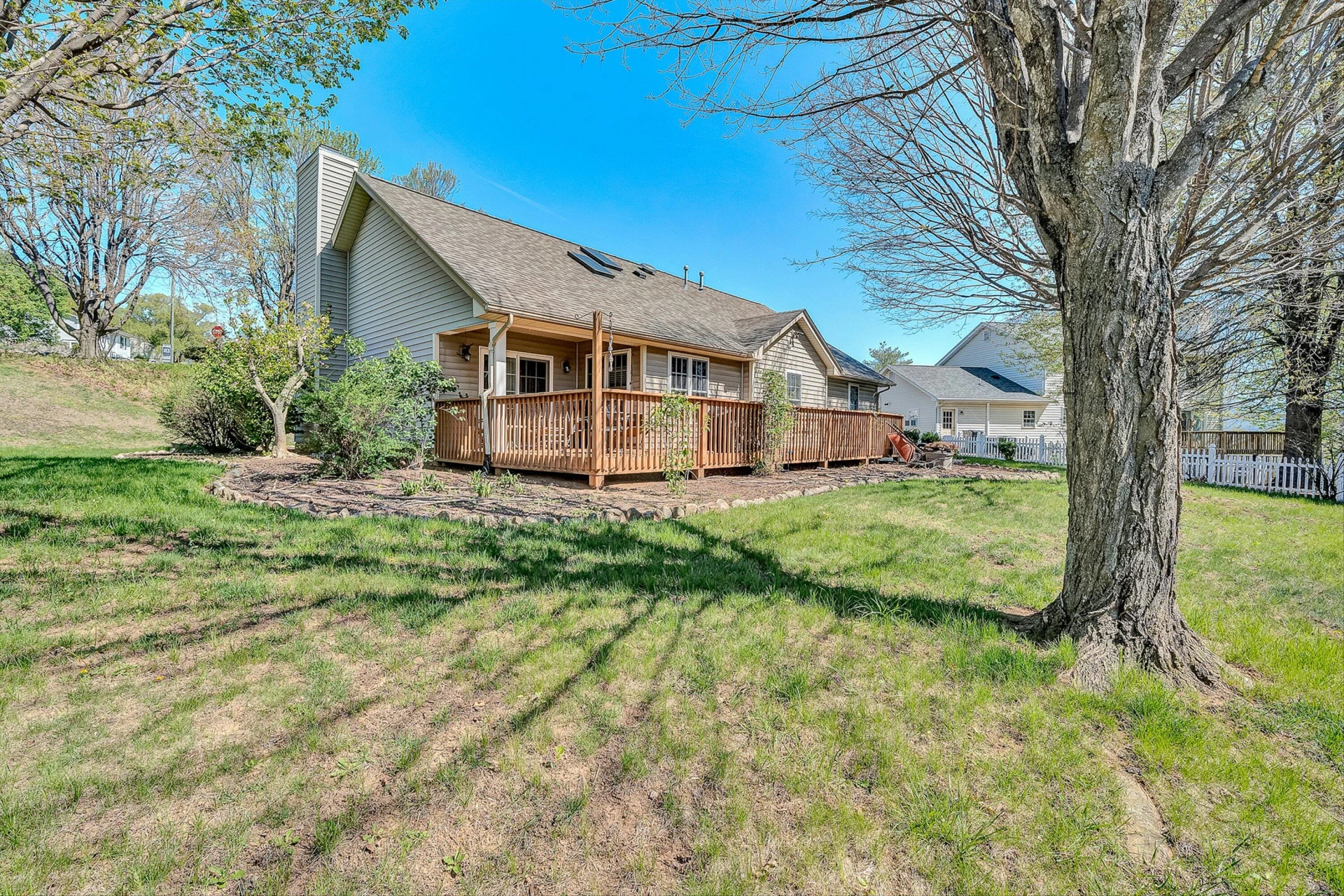 5610 Cortland RD - Photo 2