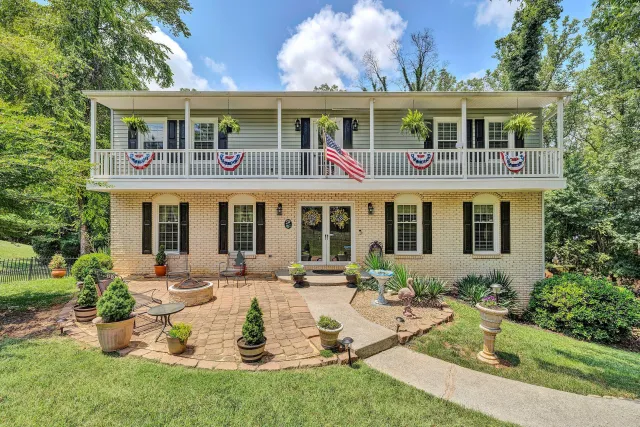 1005 Chestnut Mountain DR