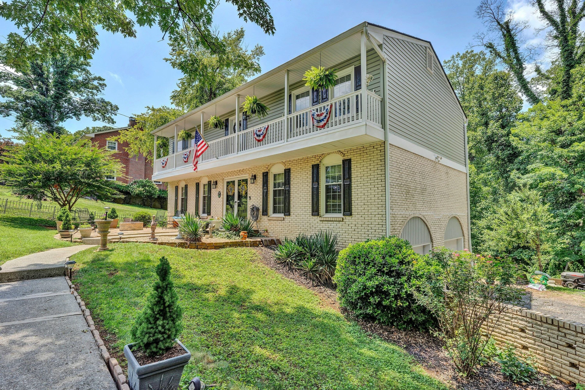 1005 Chestnut Mountain DR - Photo 2