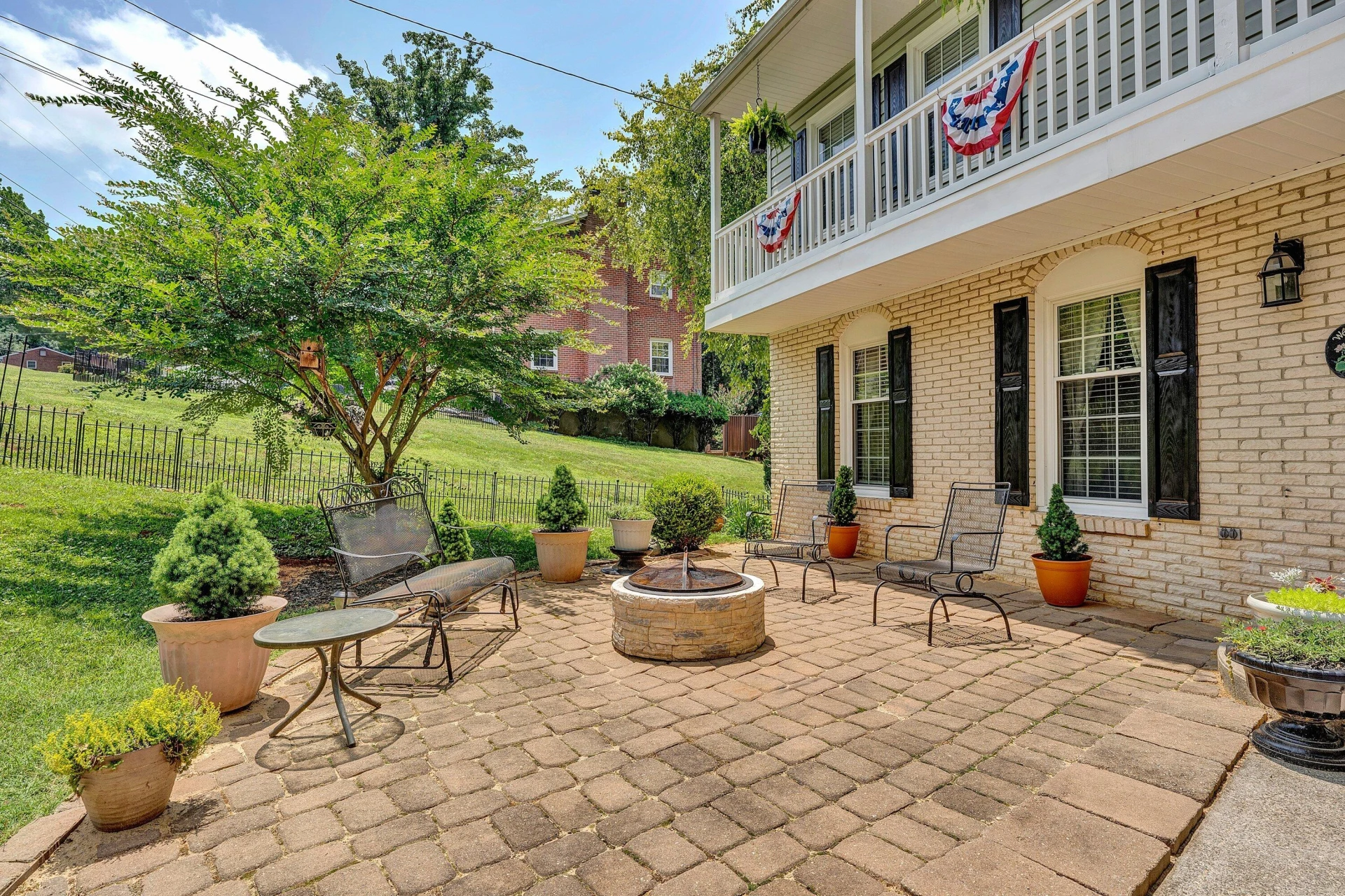 1005 Chestnut Mountain DR - Photo 4
