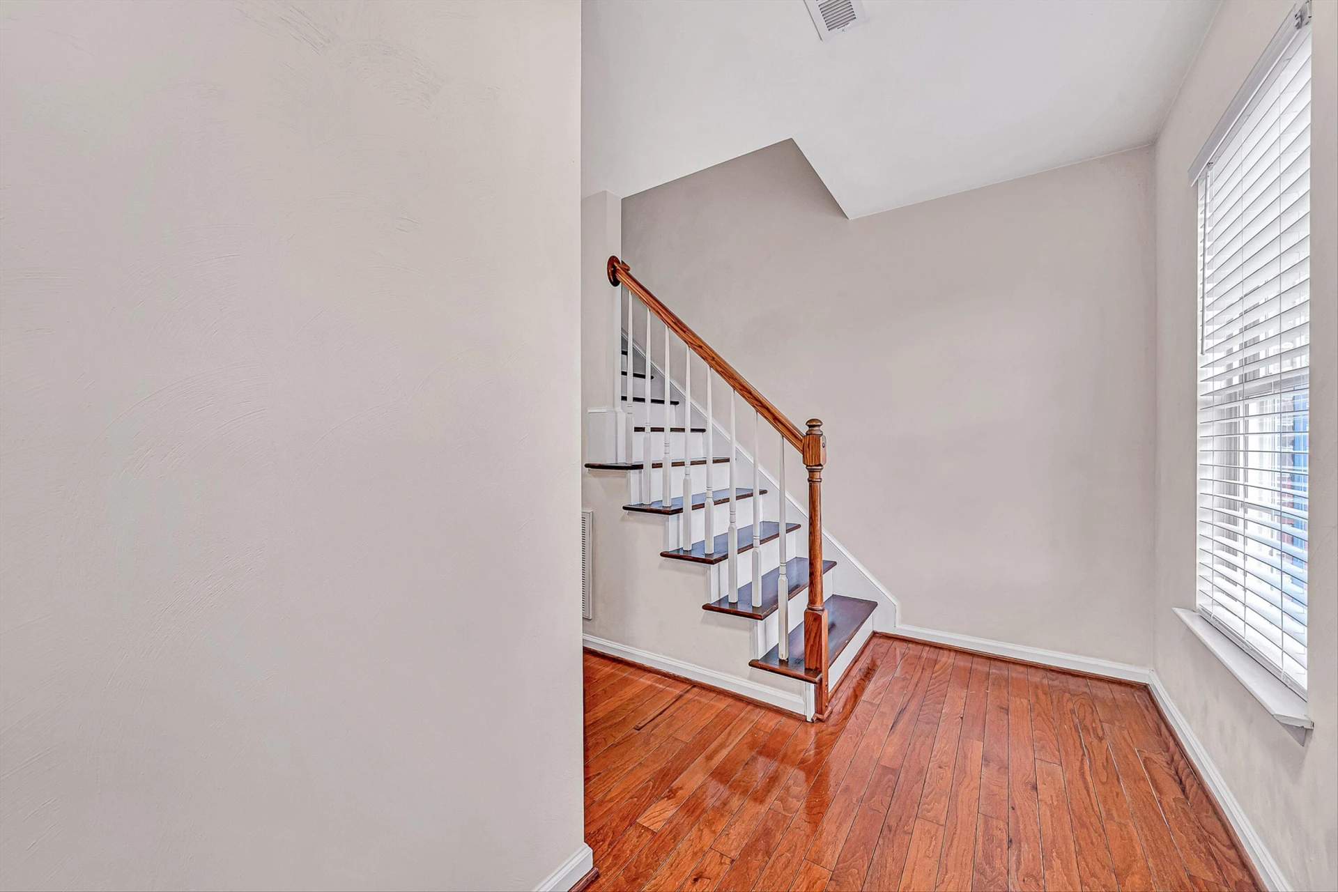 6940 Linn DR - Photo 5