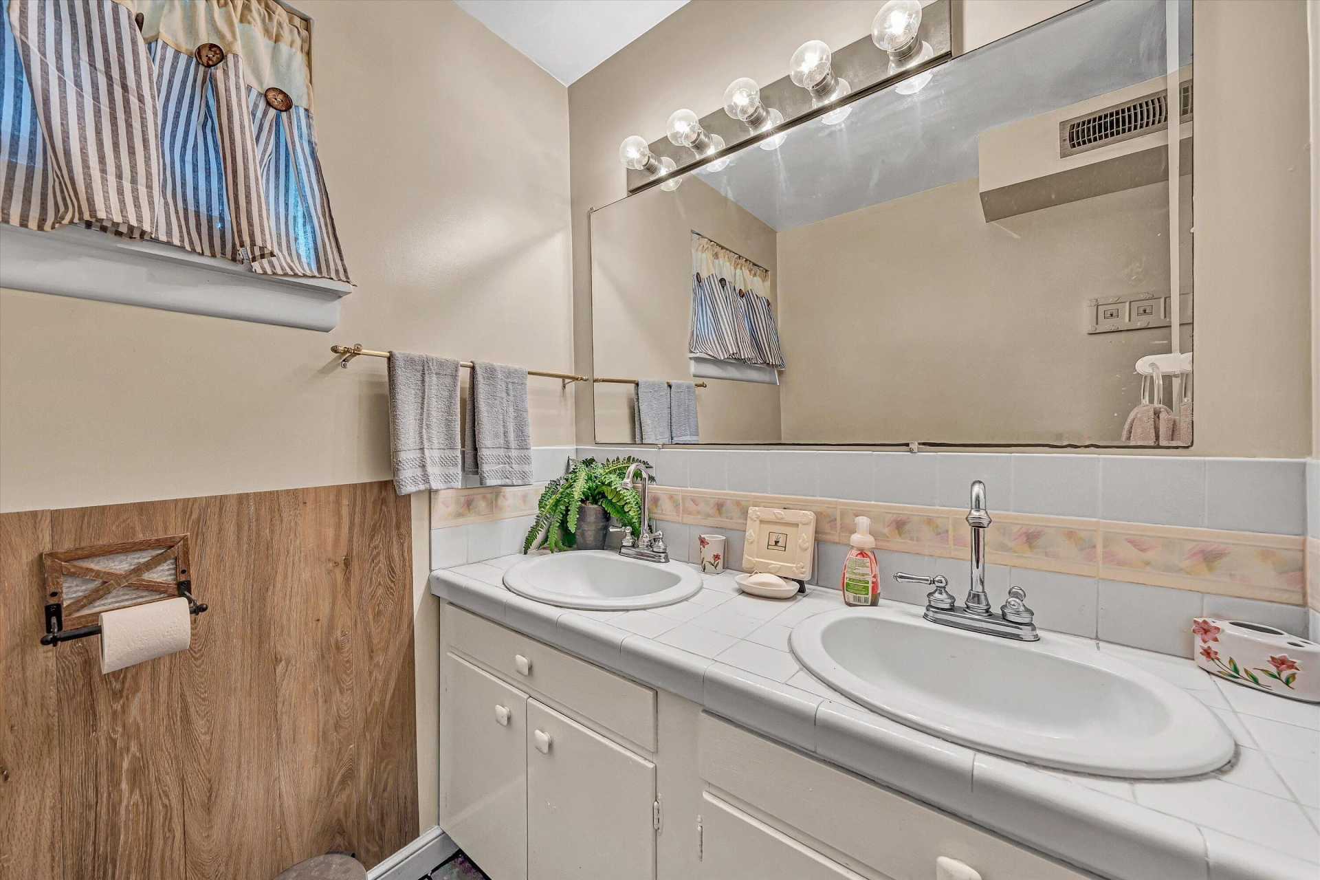 1351 Ellis RD - Photo 33