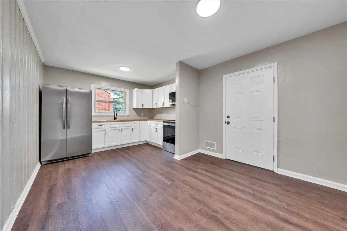 4417 Holmes ST NE - Photo 10