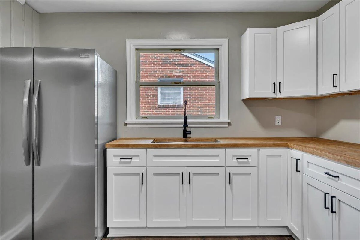 4417 Holmes ST NE - Photo 12