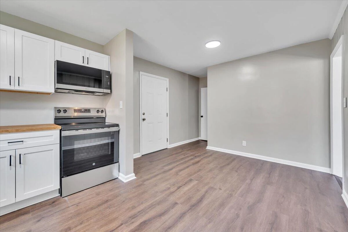 4417 Holmes ST NE - Photo 14