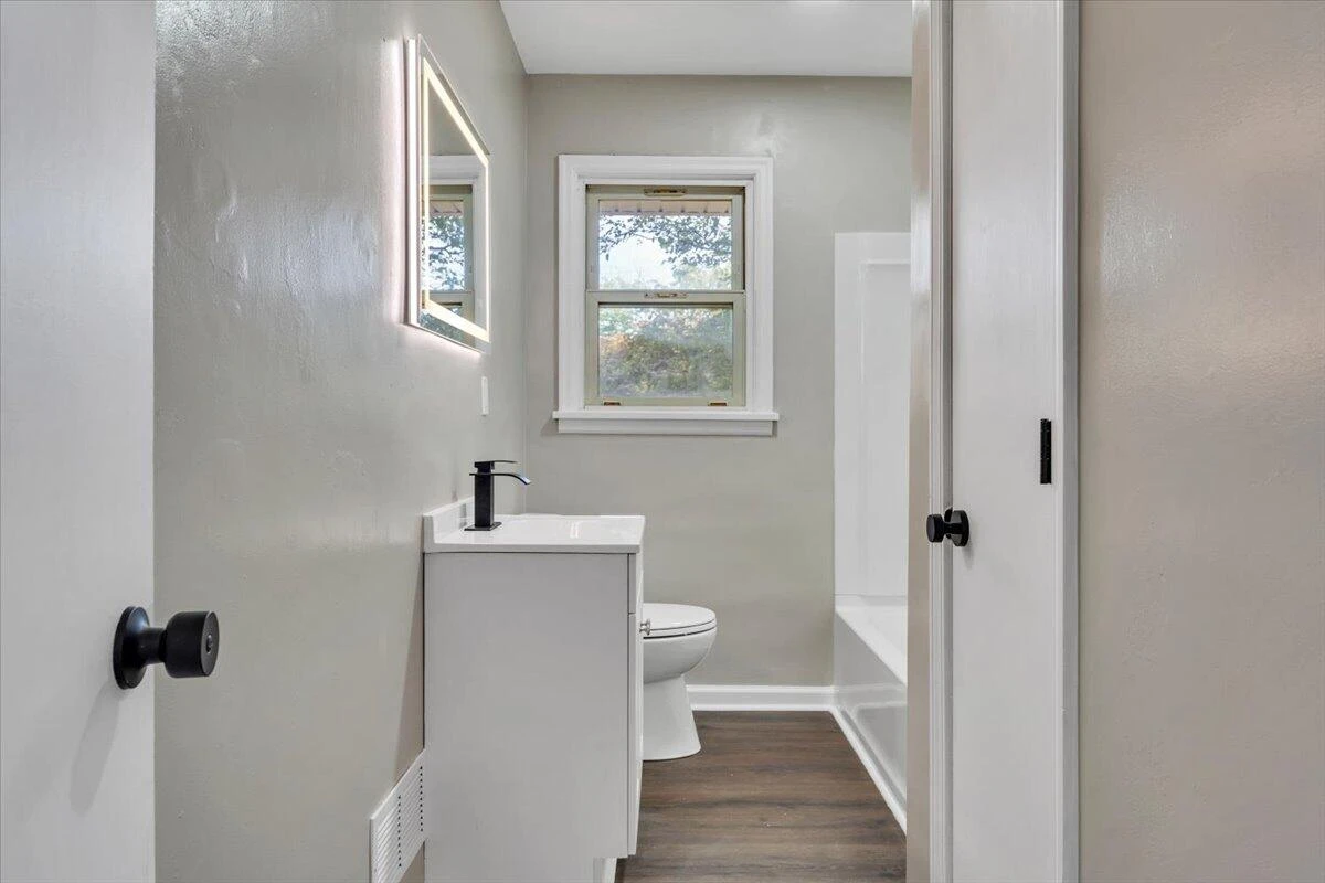 4417 Holmes ST NE - Photo 15