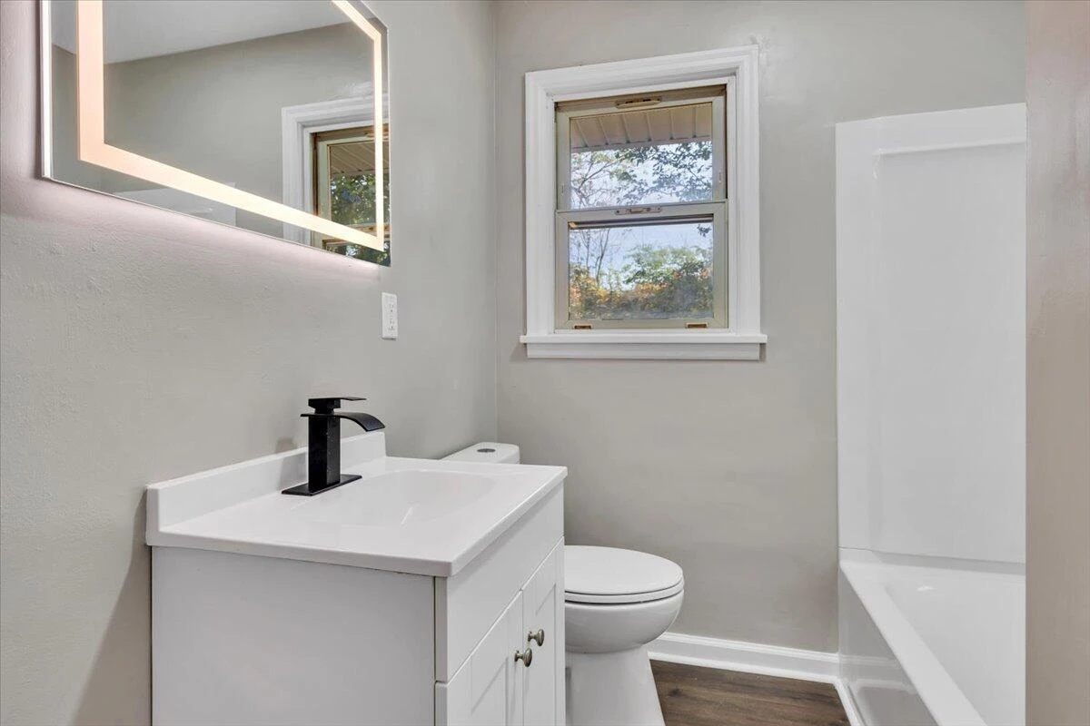 4417 Holmes ST NE - Photo 16