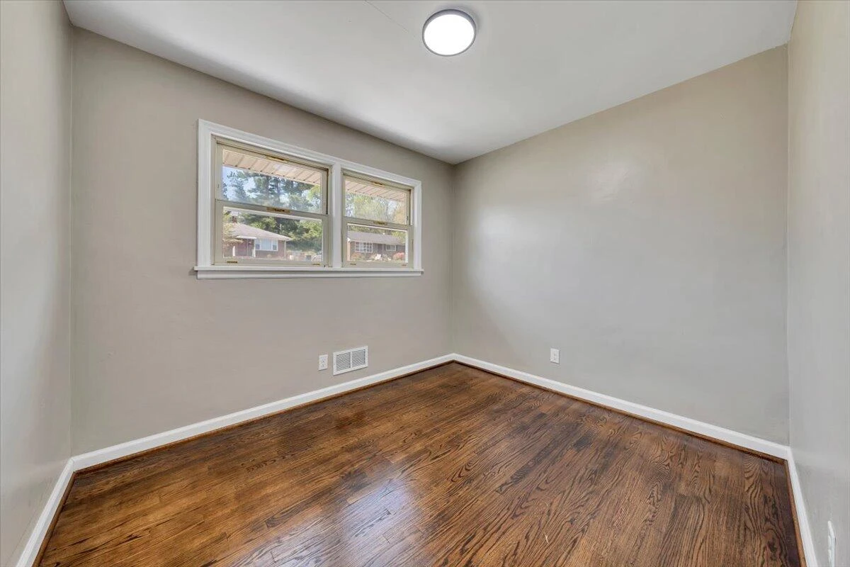 4417 Holmes ST NE - Photo 17