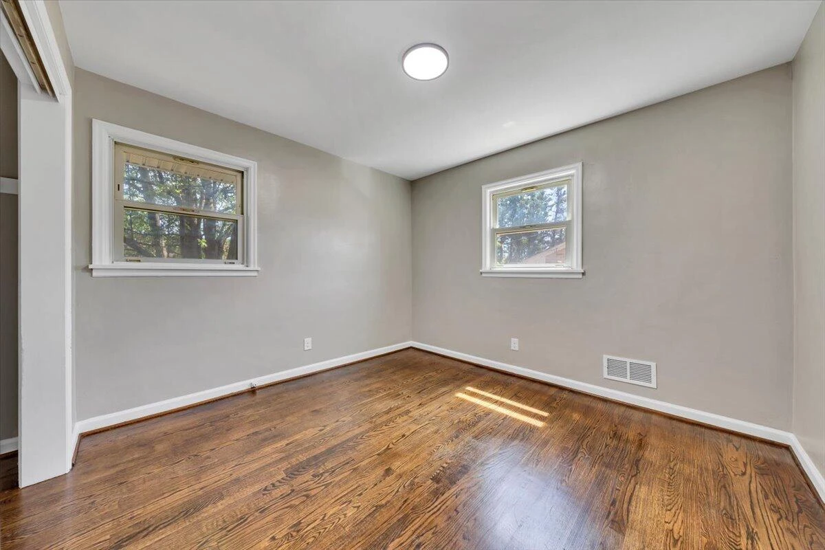 4417 Holmes ST NE - Photo 18