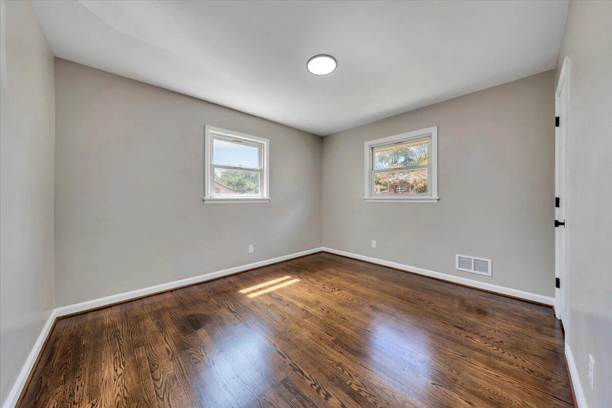 4417 Holmes ST NE - Photo 19