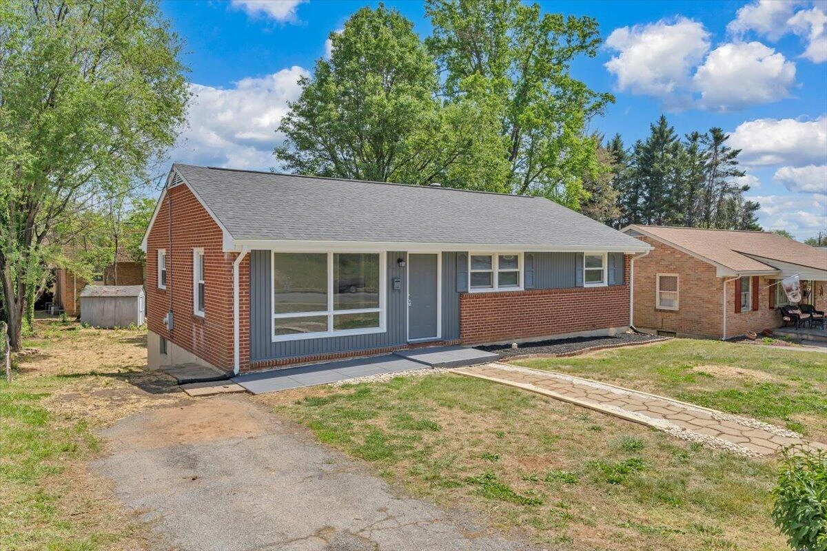 4417 Holmes ST NE - Photo 2