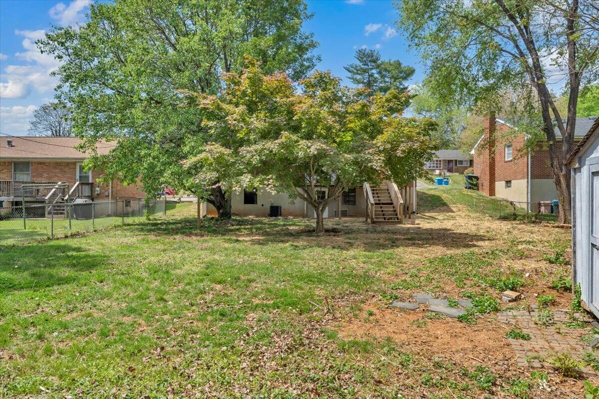 4417 Holmes ST NE - Photo 27