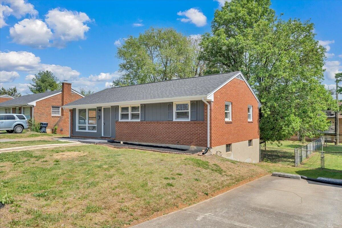 4417 Holmes ST NE - Photo 3
