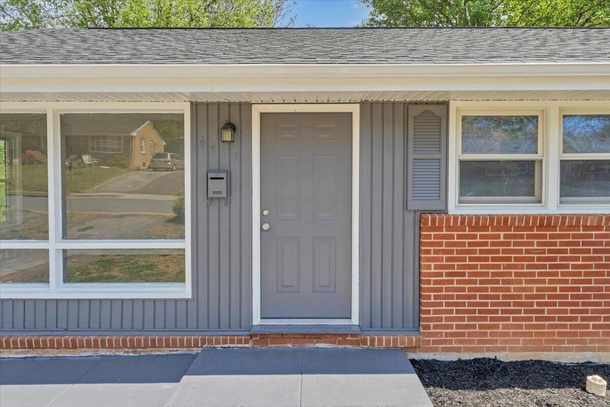 4417 Holmes ST NE - Photo 4
