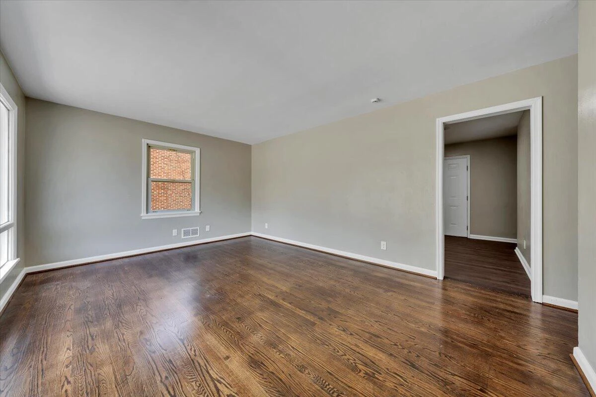 4417 Holmes ST NE - Photo 5