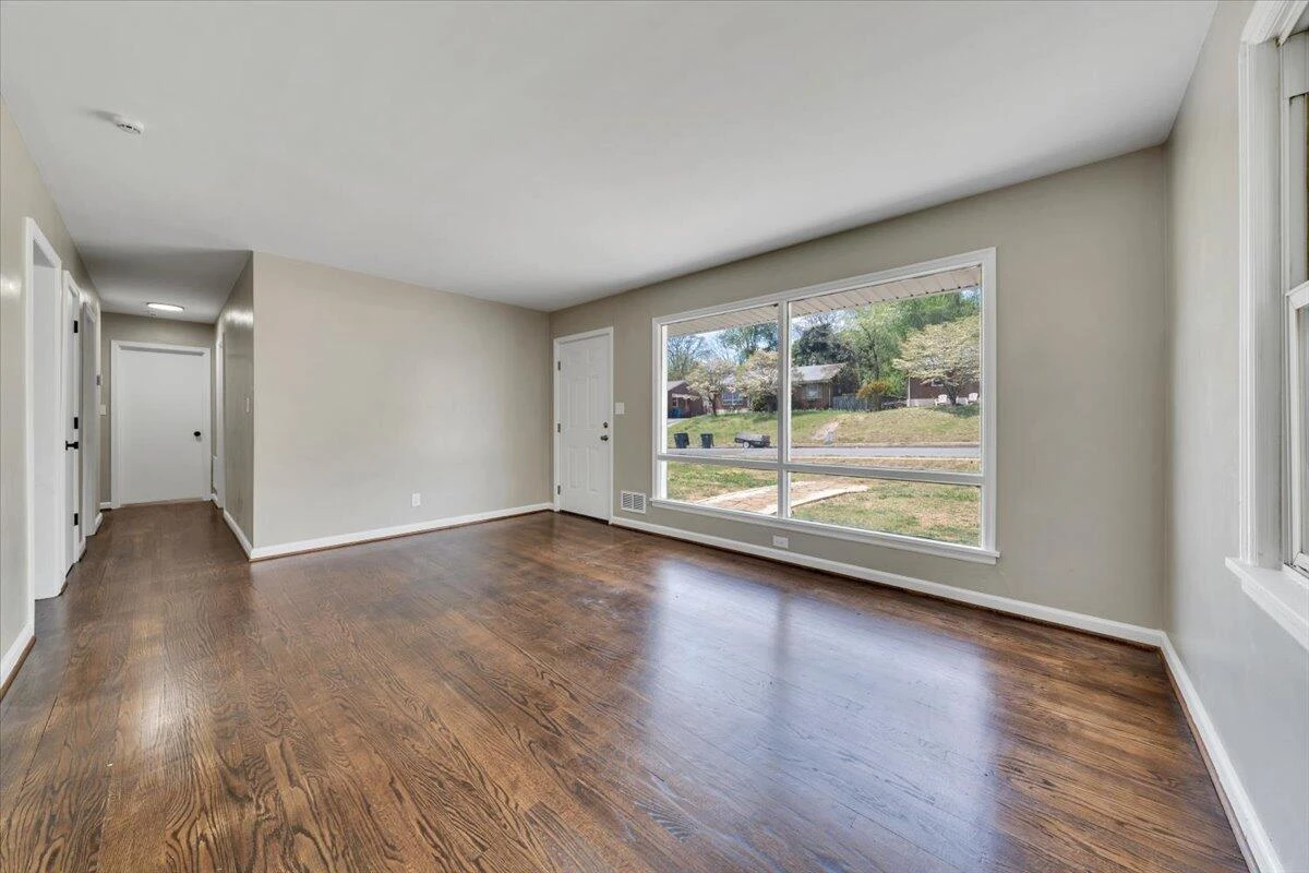 4417 Holmes ST NE - Photo 7