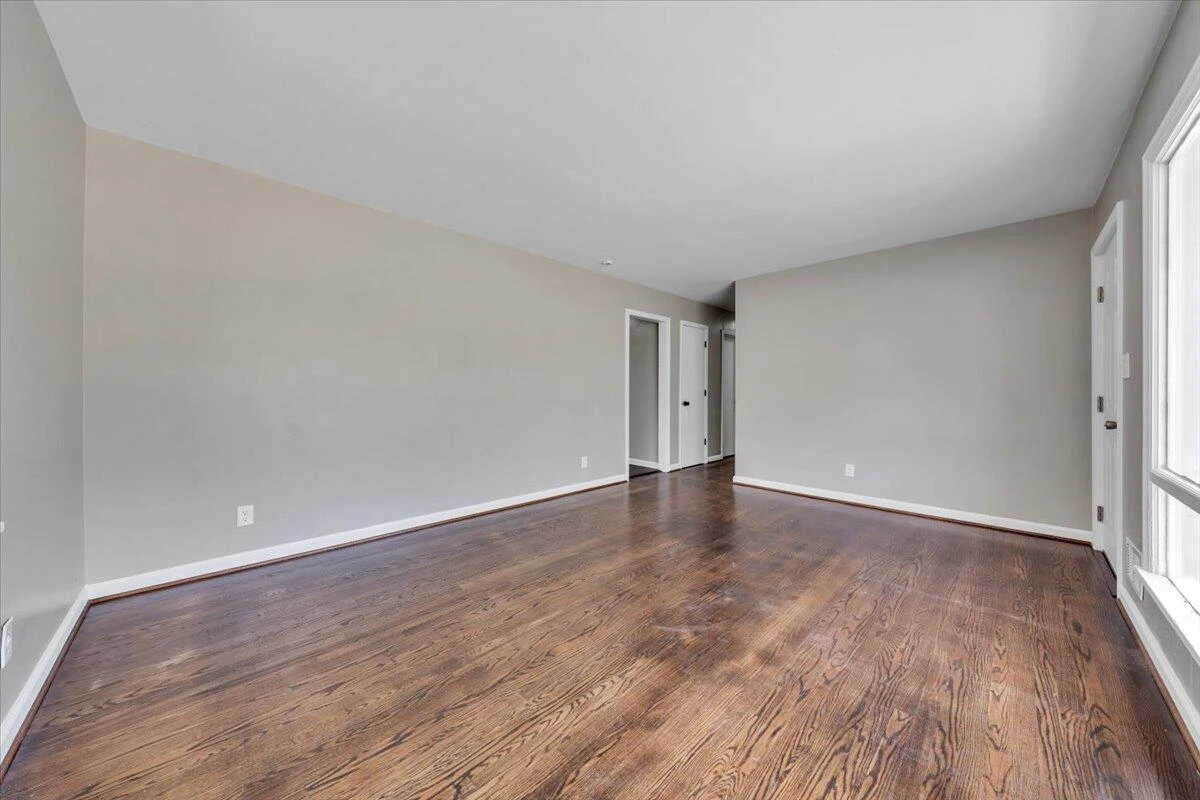 4417 Holmes ST NE - Photo 9