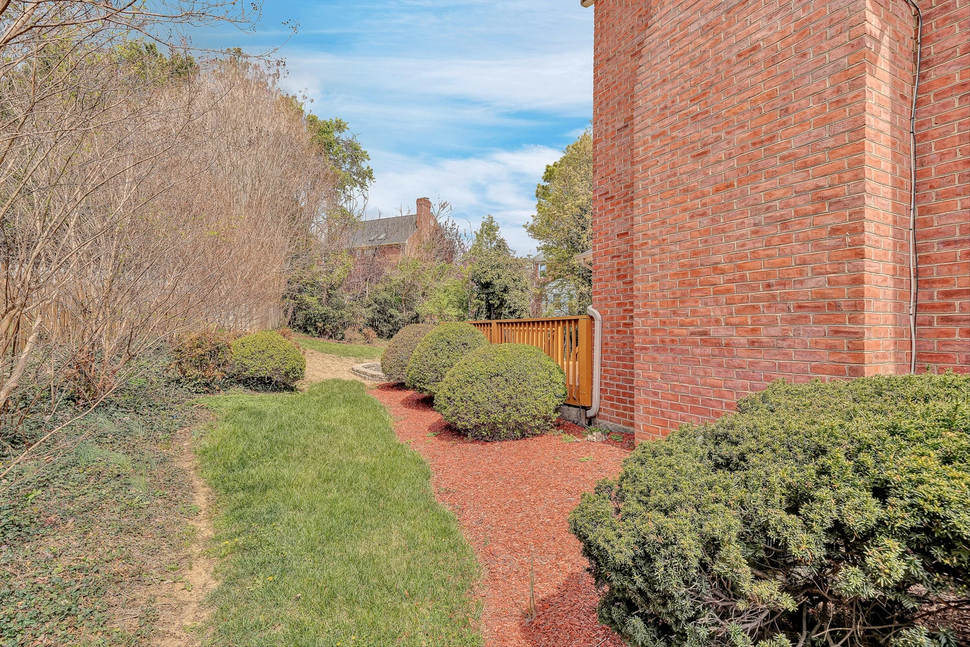 8317 Cardington DR - Photo 38