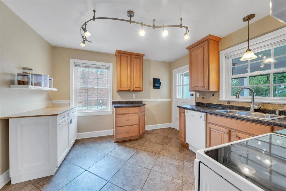 2316 Fairway DR SW - Photo 16