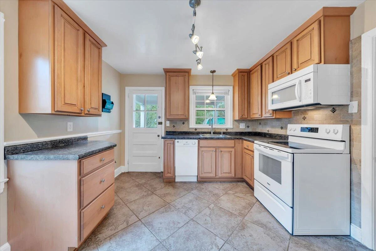 2316 Fairway DR SW - Photo 17