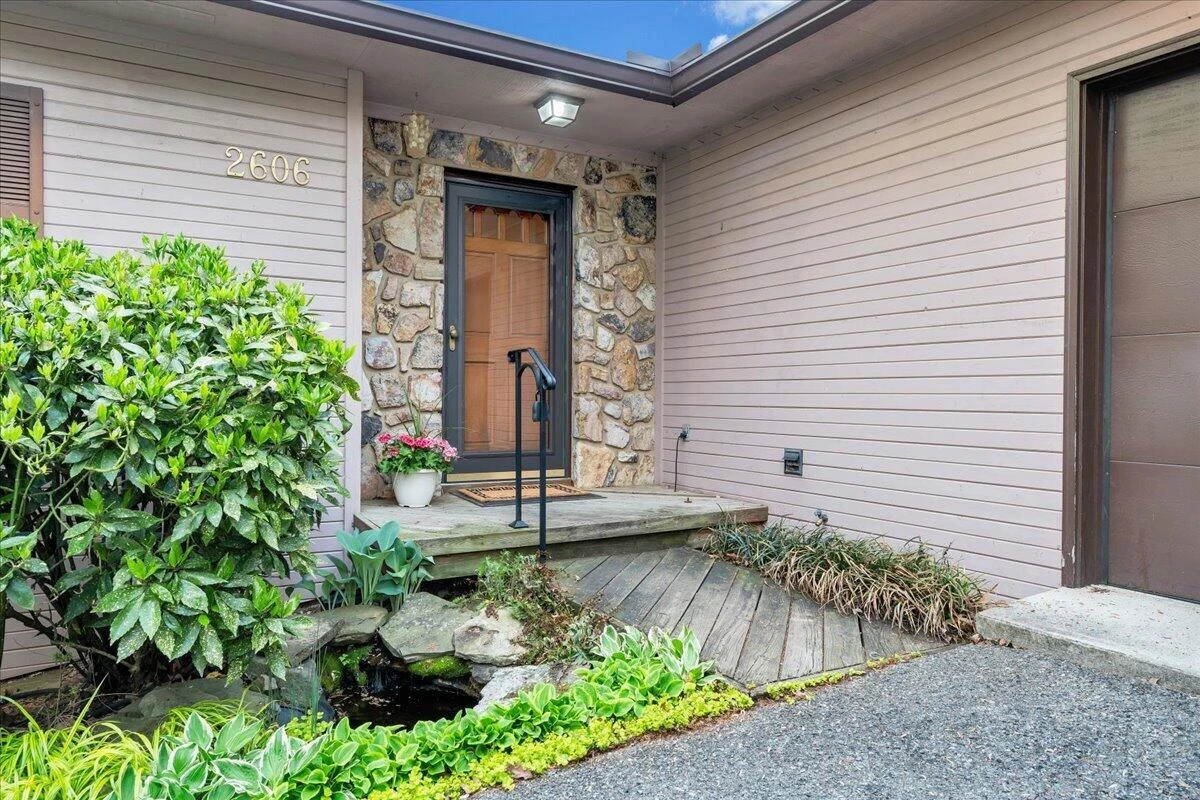 2606 Oak Hill LN SW - Photo 8