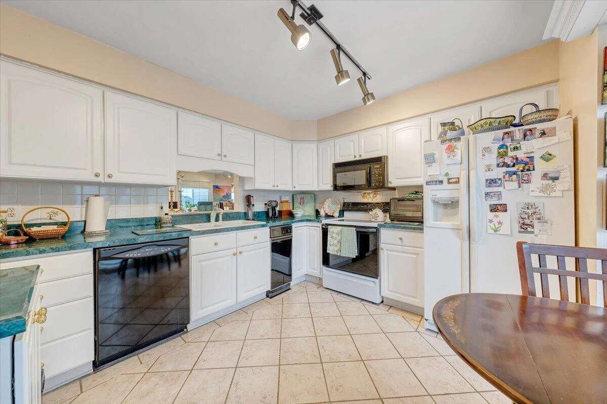 4923 Hunting Hills CT - Photo 17