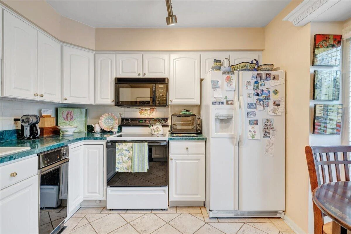 4923 Hunting Hills CT - Photo 18