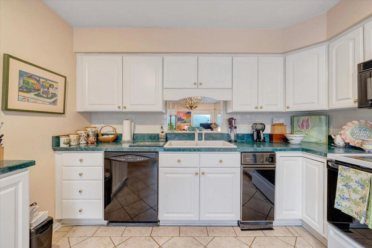 4923 Hunting Hills CT - Photo 19