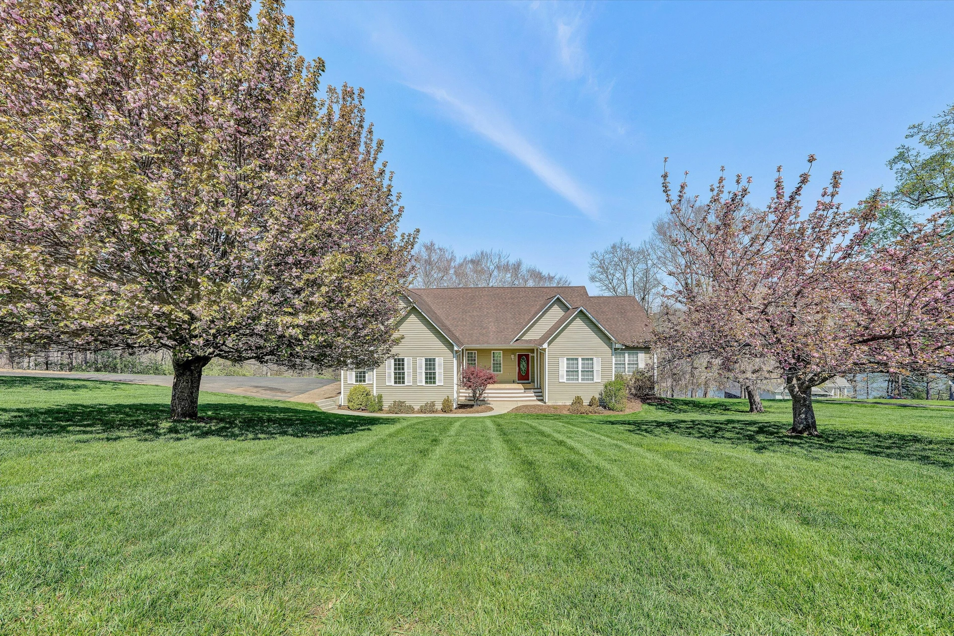 353 Deerpath DR
