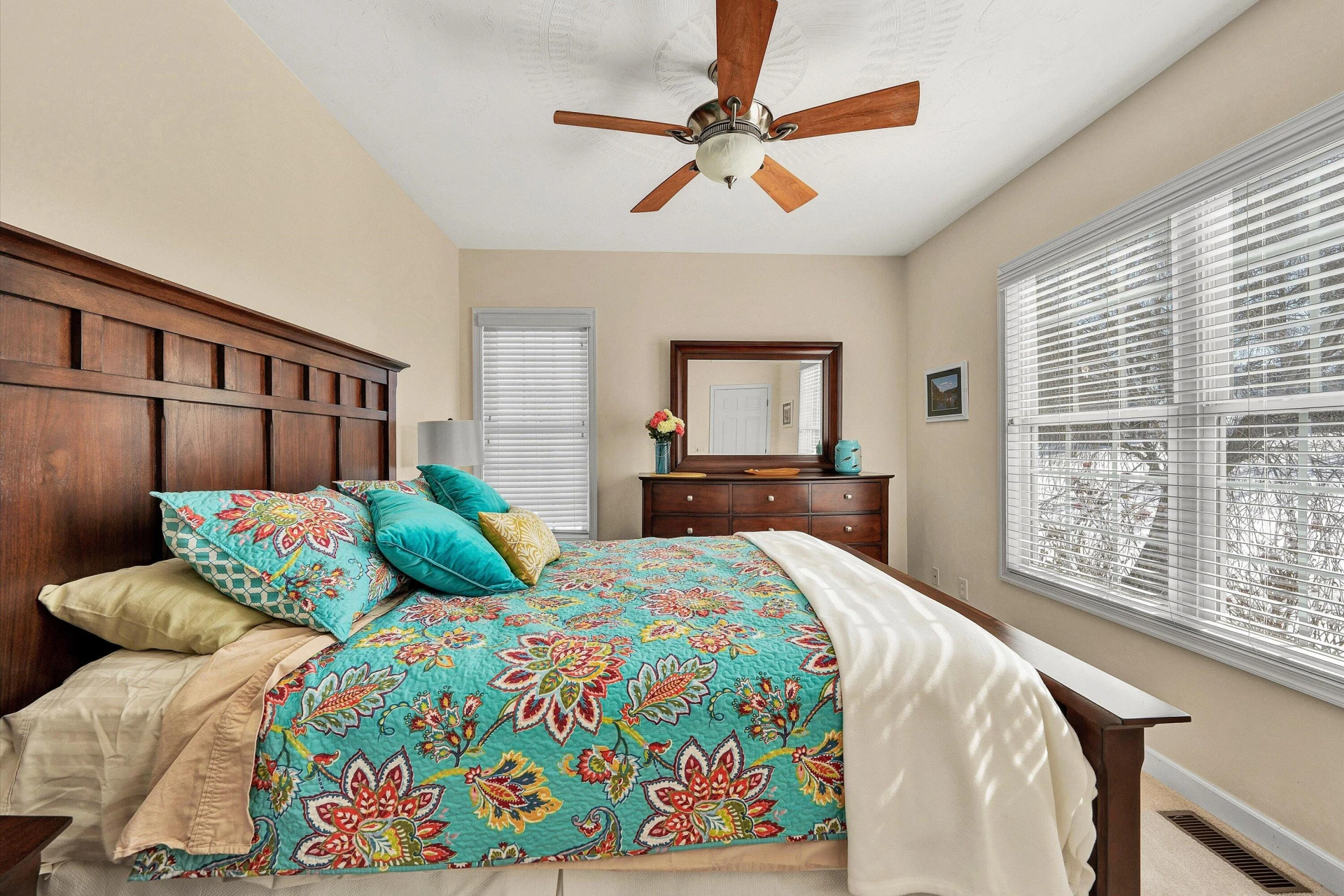 353 Deerpath DR - Photo 26