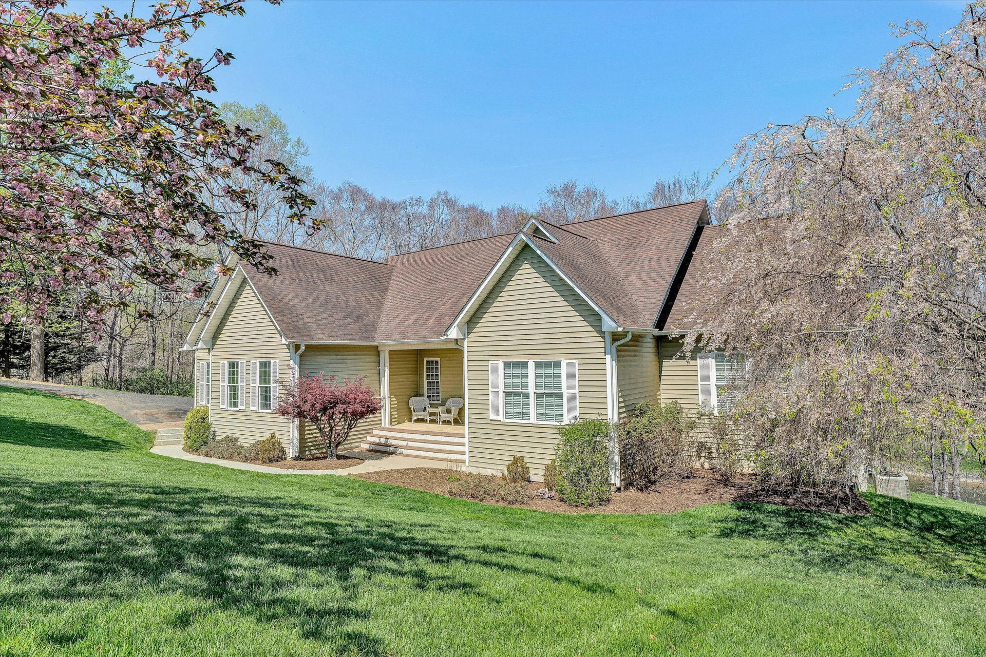 353 Deerpath DR - Photo 3
