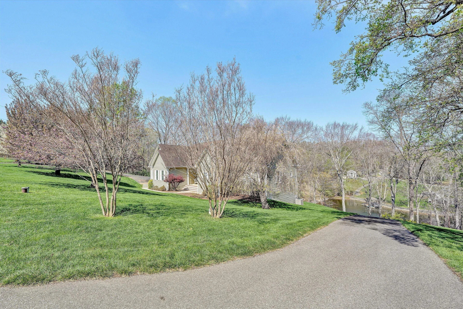 353 Deerpath DR - Photo 8