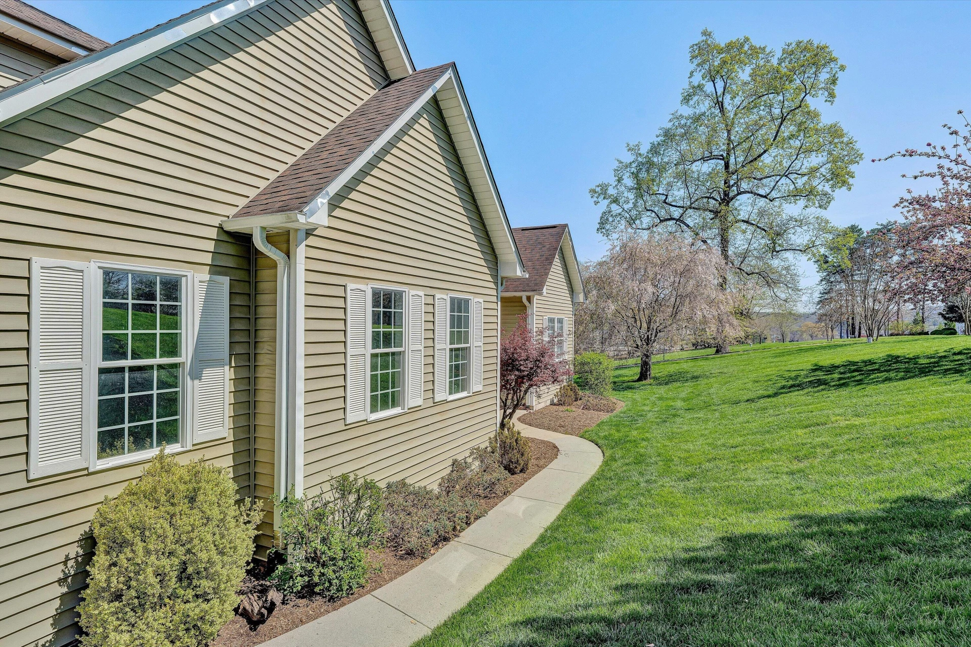 353 Deerpath DR - Photo 9
