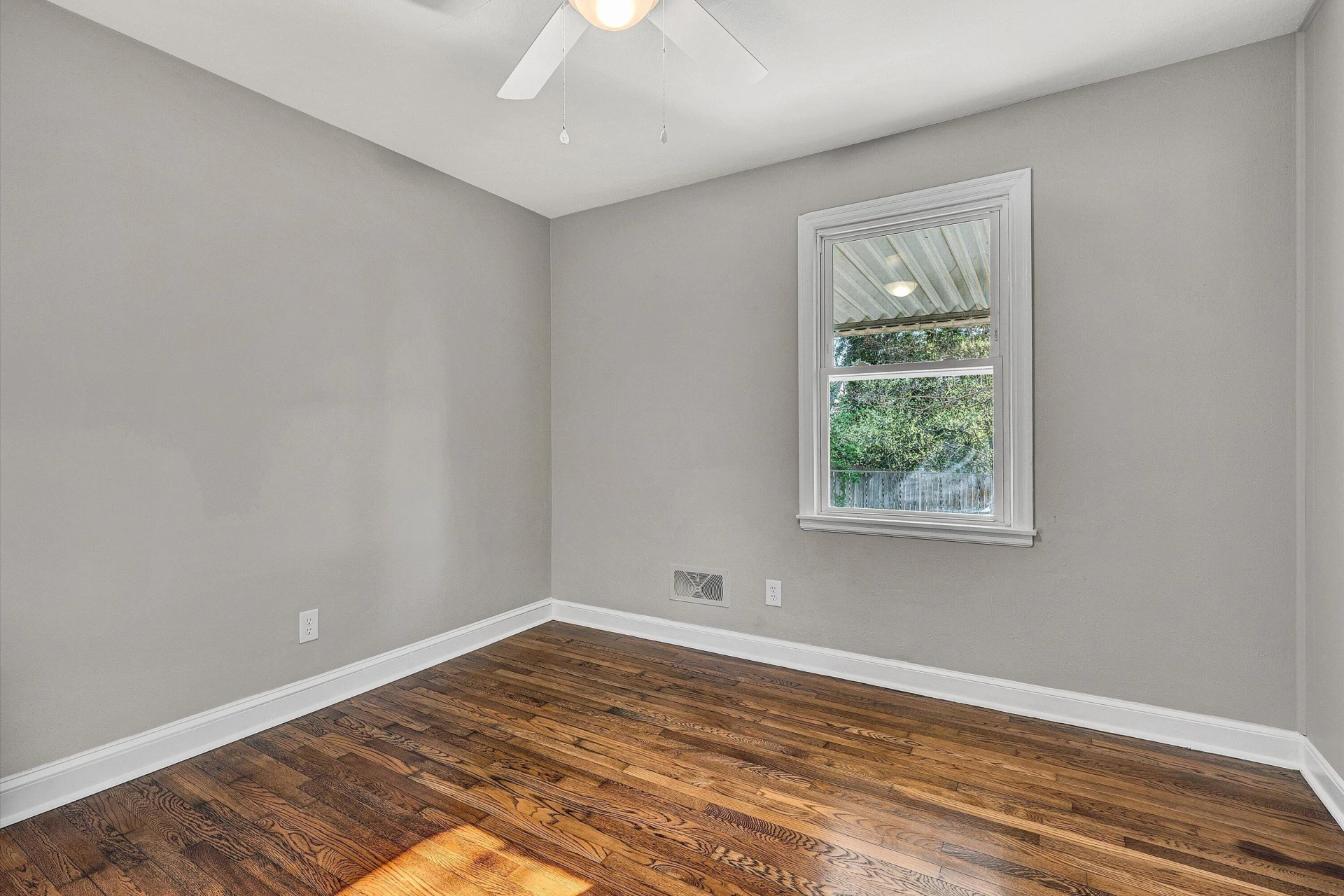 2209 Byrd AVE NE - Photo 12