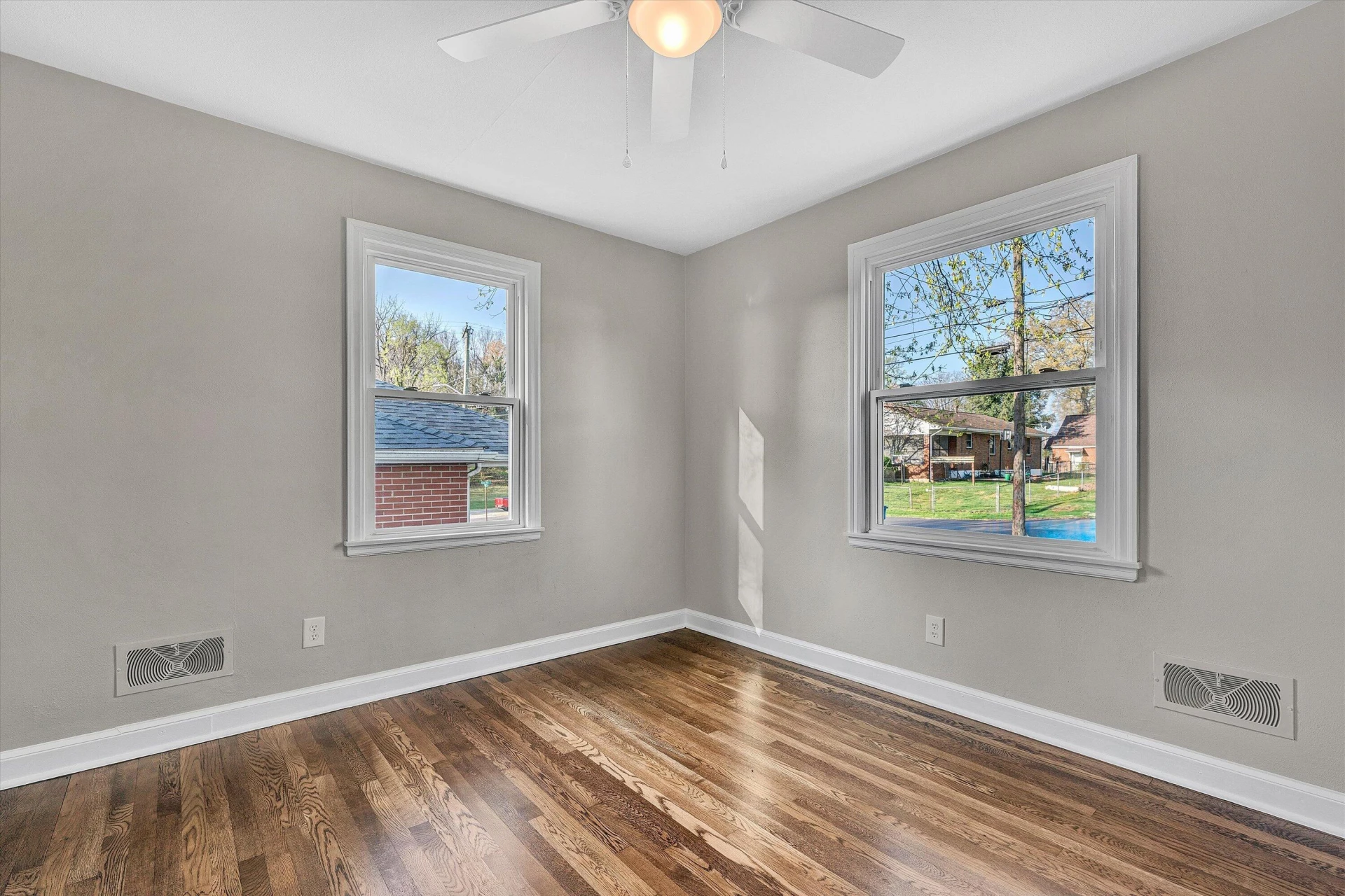 2209 Byrd AVE NE - Photo 14