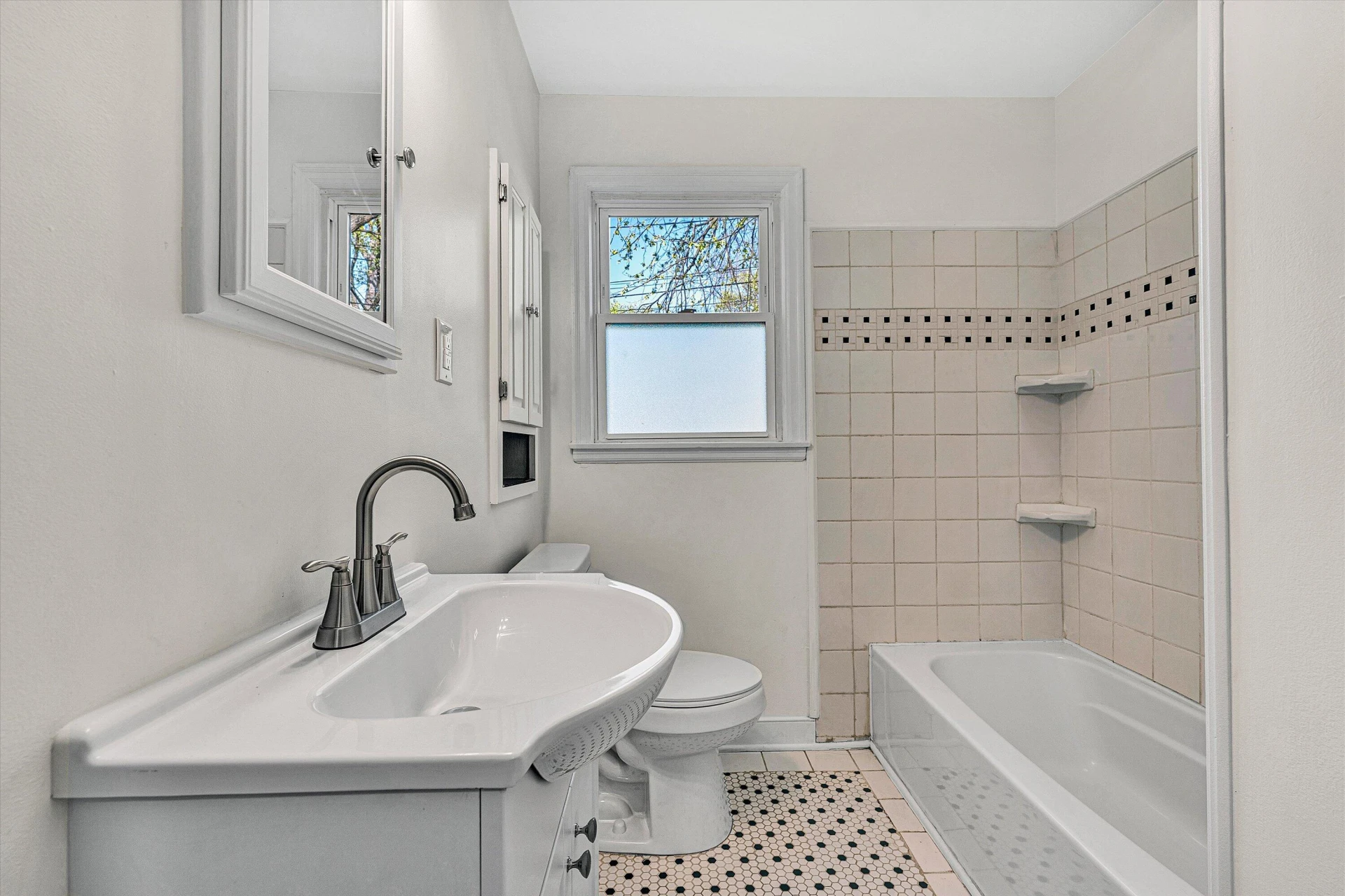 2209 Byrd AVE NE - Photo 15