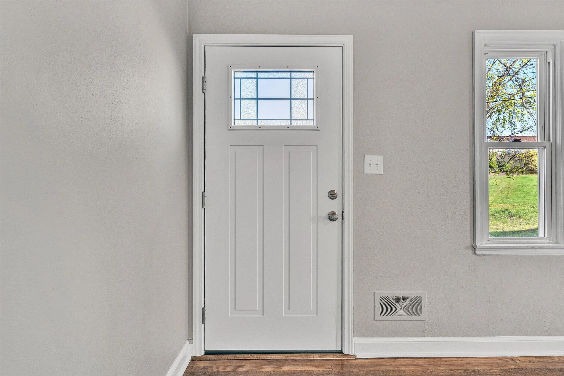 2209 Byrd AVE NE - Photo 5