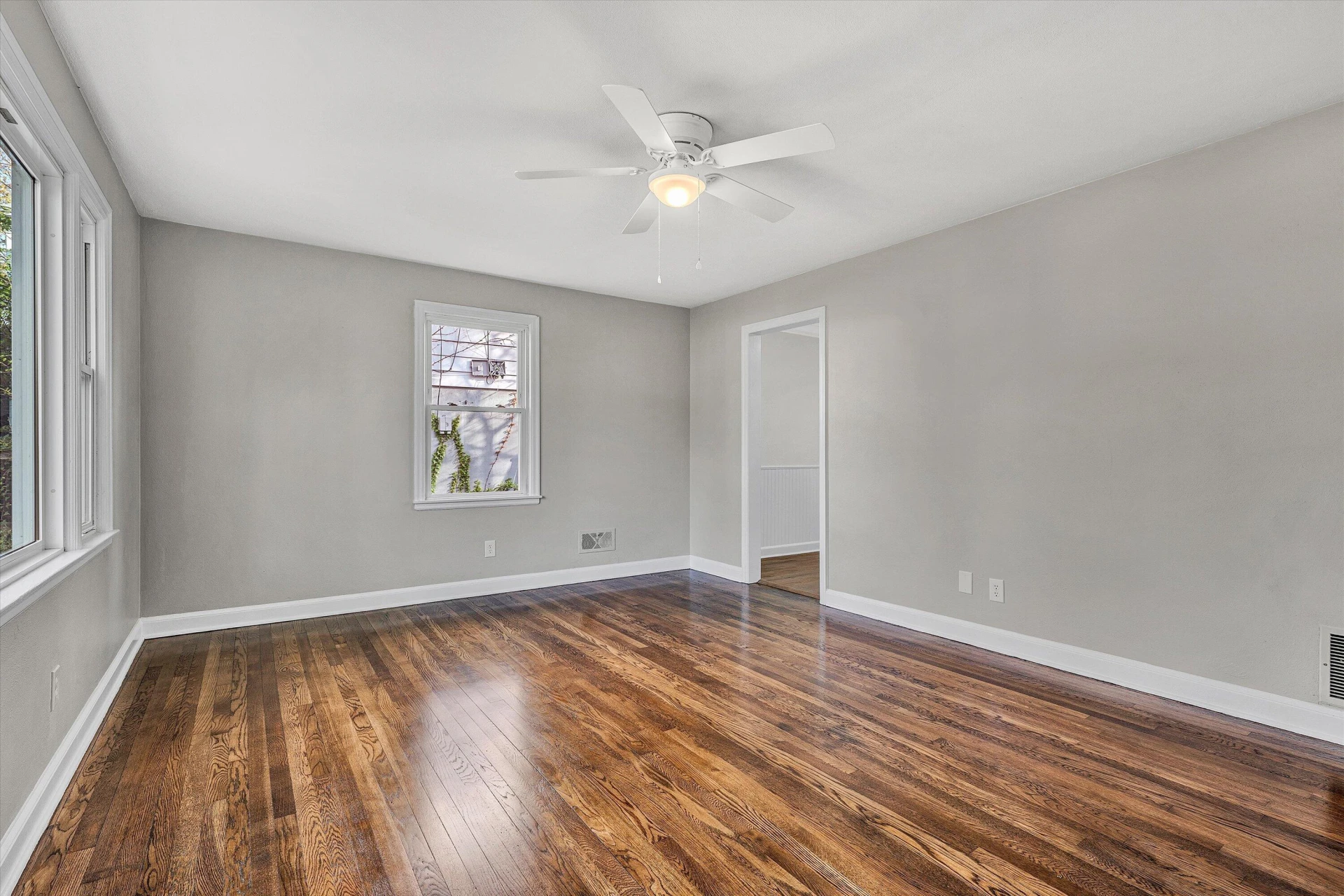 2209 Byrd AVE NE - Photo 7
