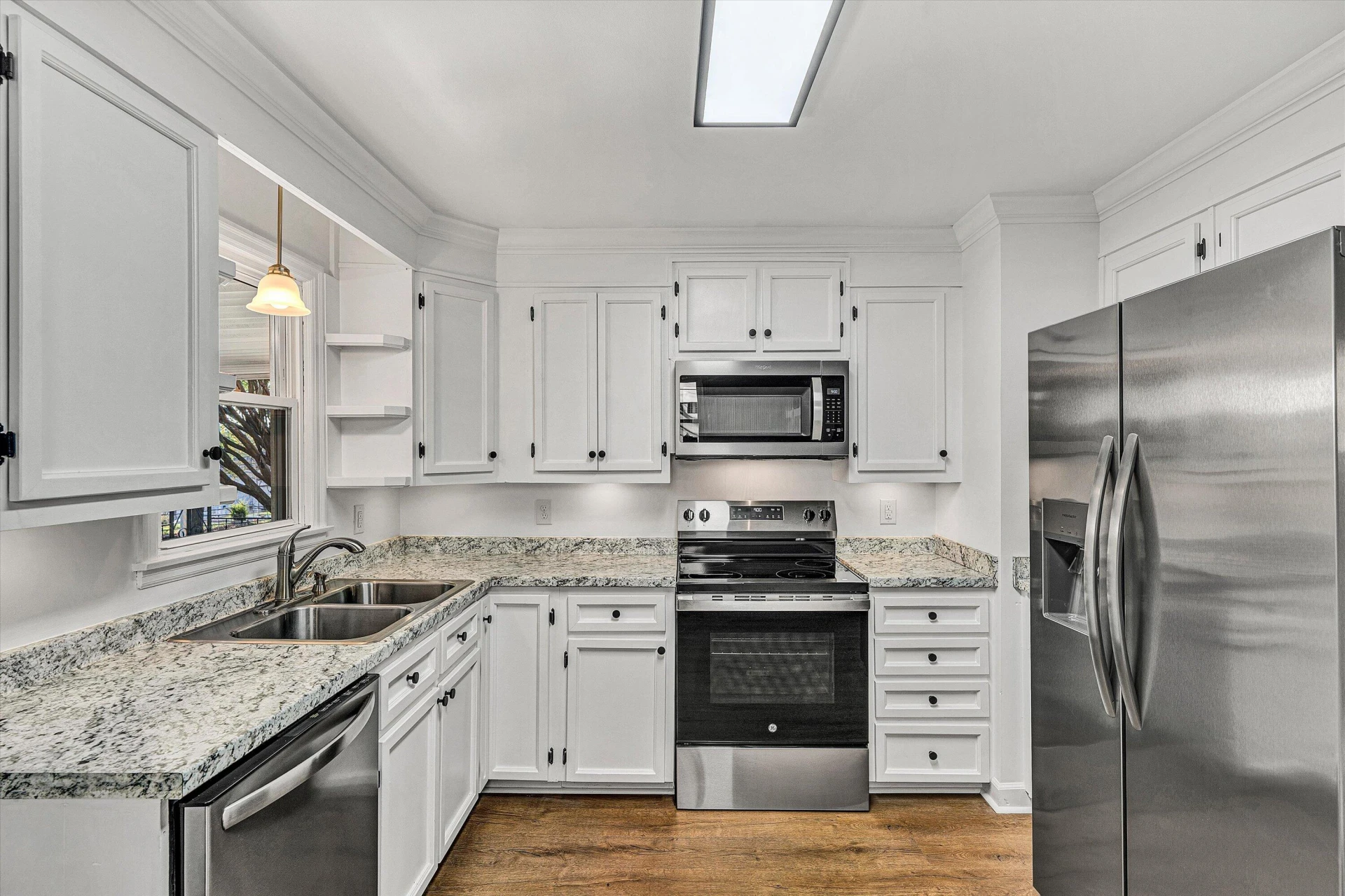 2209 Byrd AVE NE - Photo 8