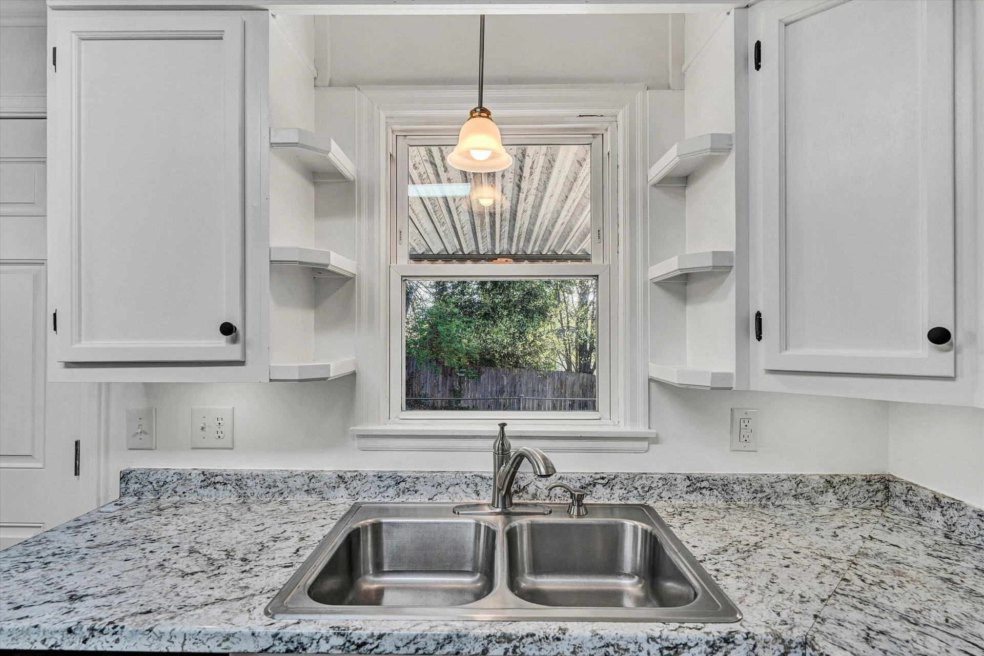 2209 Byrd AVE NE - Photo 9