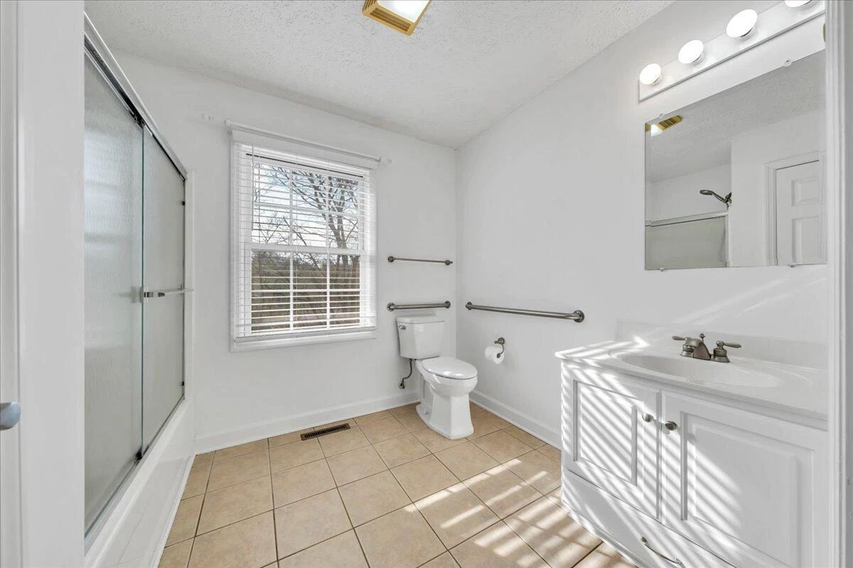 565 Donald AVE - Photo 12