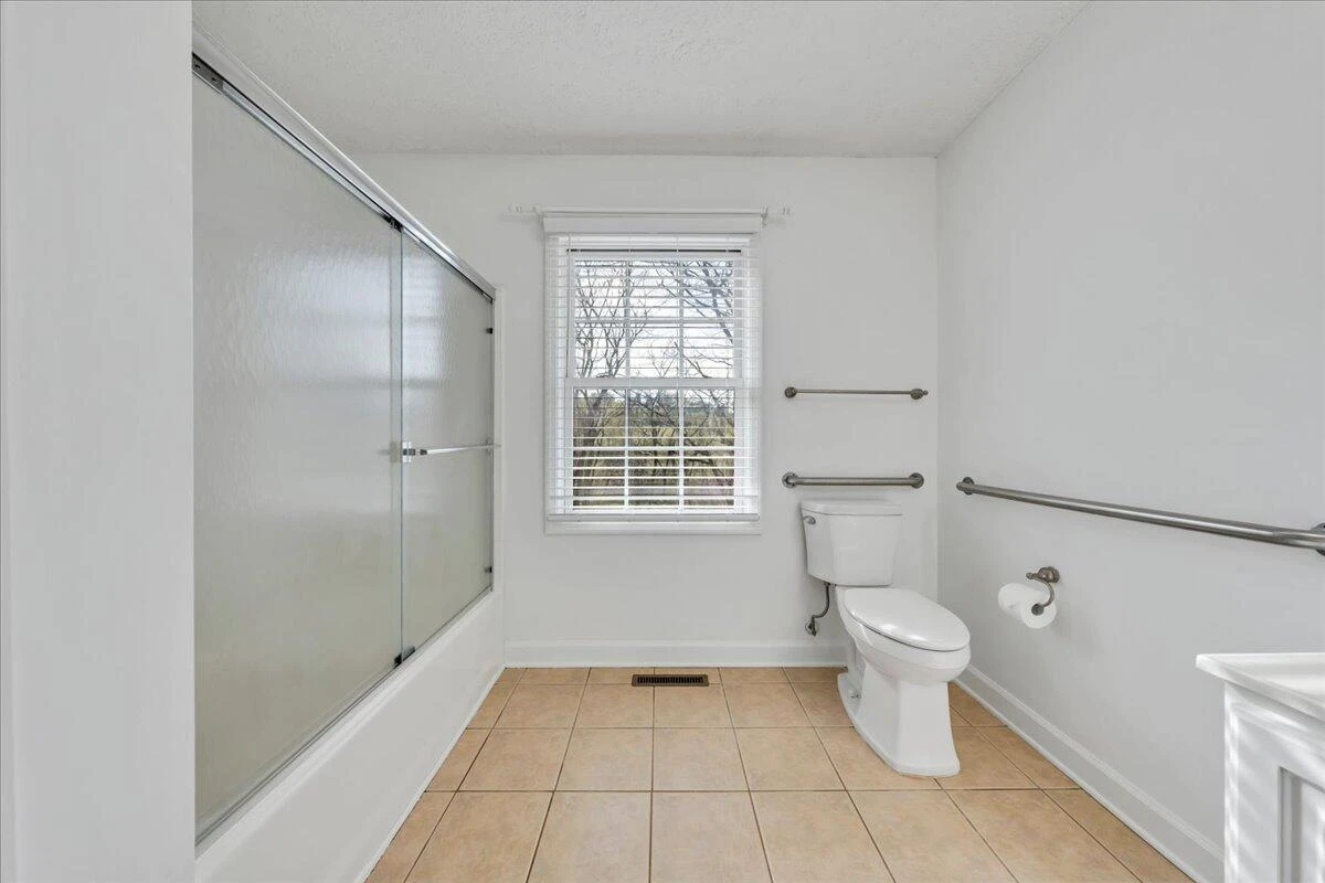 565 Donald AVE - Photo 13