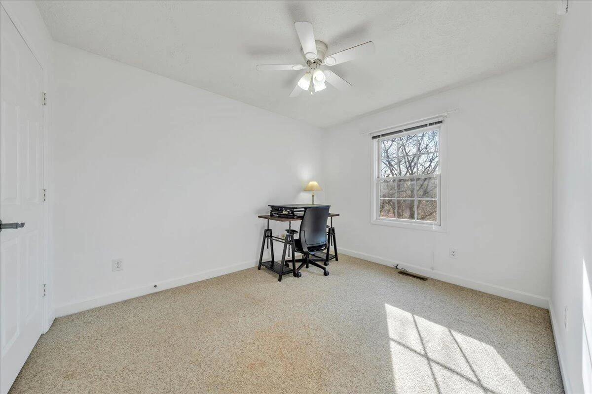 565 Donald AVE - Photo 14