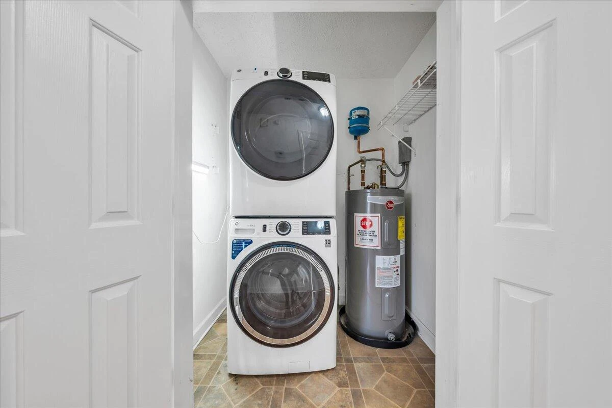 565 Donald AVE - Photo 15