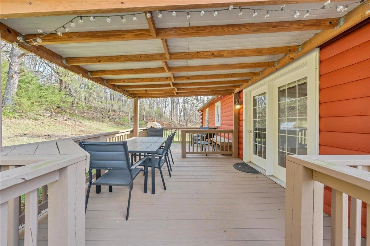 565 Donald AVE - Photo 16