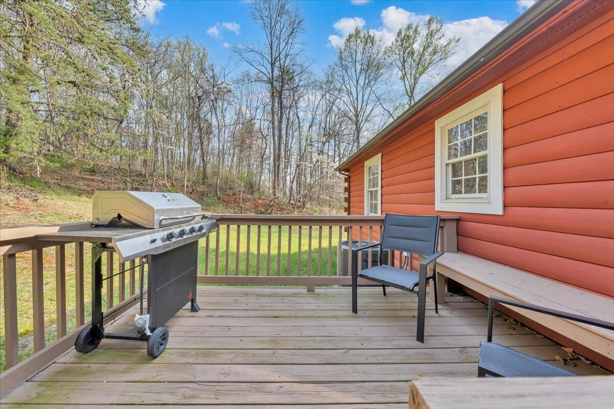 565 Donald AVE - Photo 18